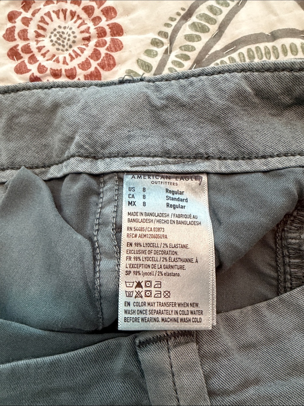 American Eagle Outfitters cargo pants, size 8. - Picture 4 of 13